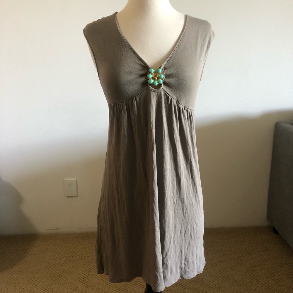 Adorable beach-vibe dress with jewel detail